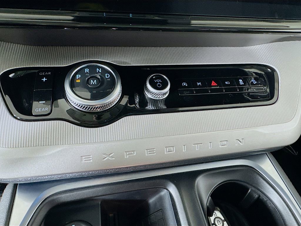Used 2025 Ford Expedition Active image 26