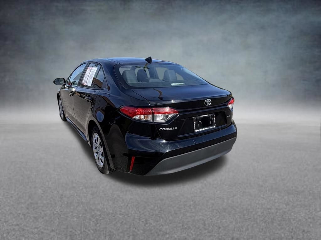 Used 2023 Toyota Corolla LE FWD image 3