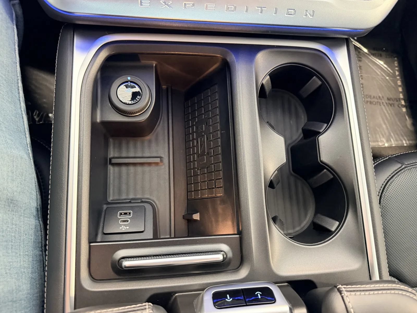 Used 2025 Ford Expedition Platinum AWD/4WD image 37