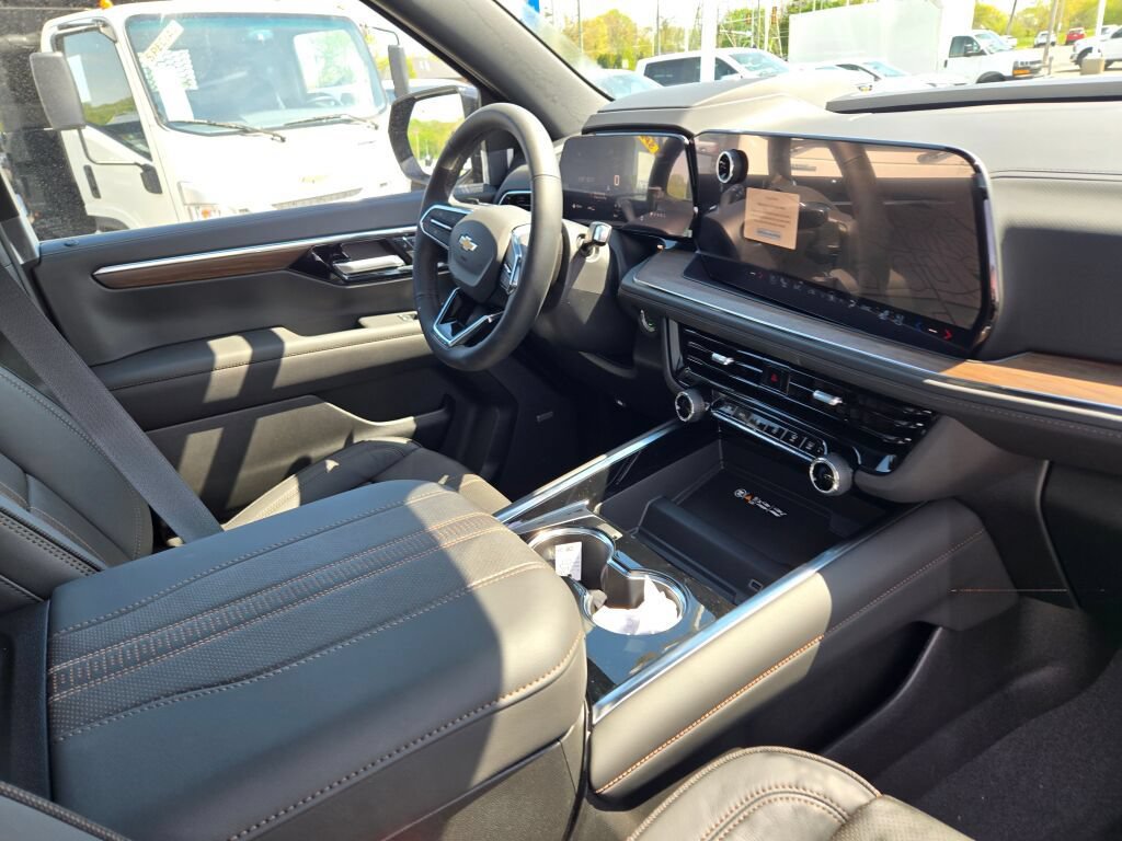 New 2026 Chevrolet Suburban High Country w/ Sun And Tow Package AWD/4WD image 6
