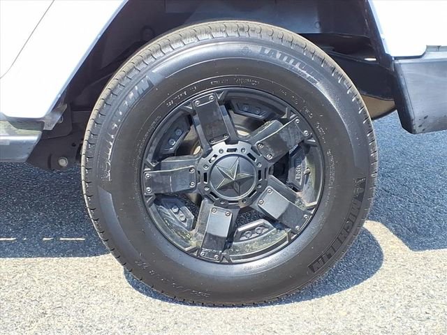 Used 2015 Jeep Wrangler Unlimited Sahara w/ Connectivity Group image 11