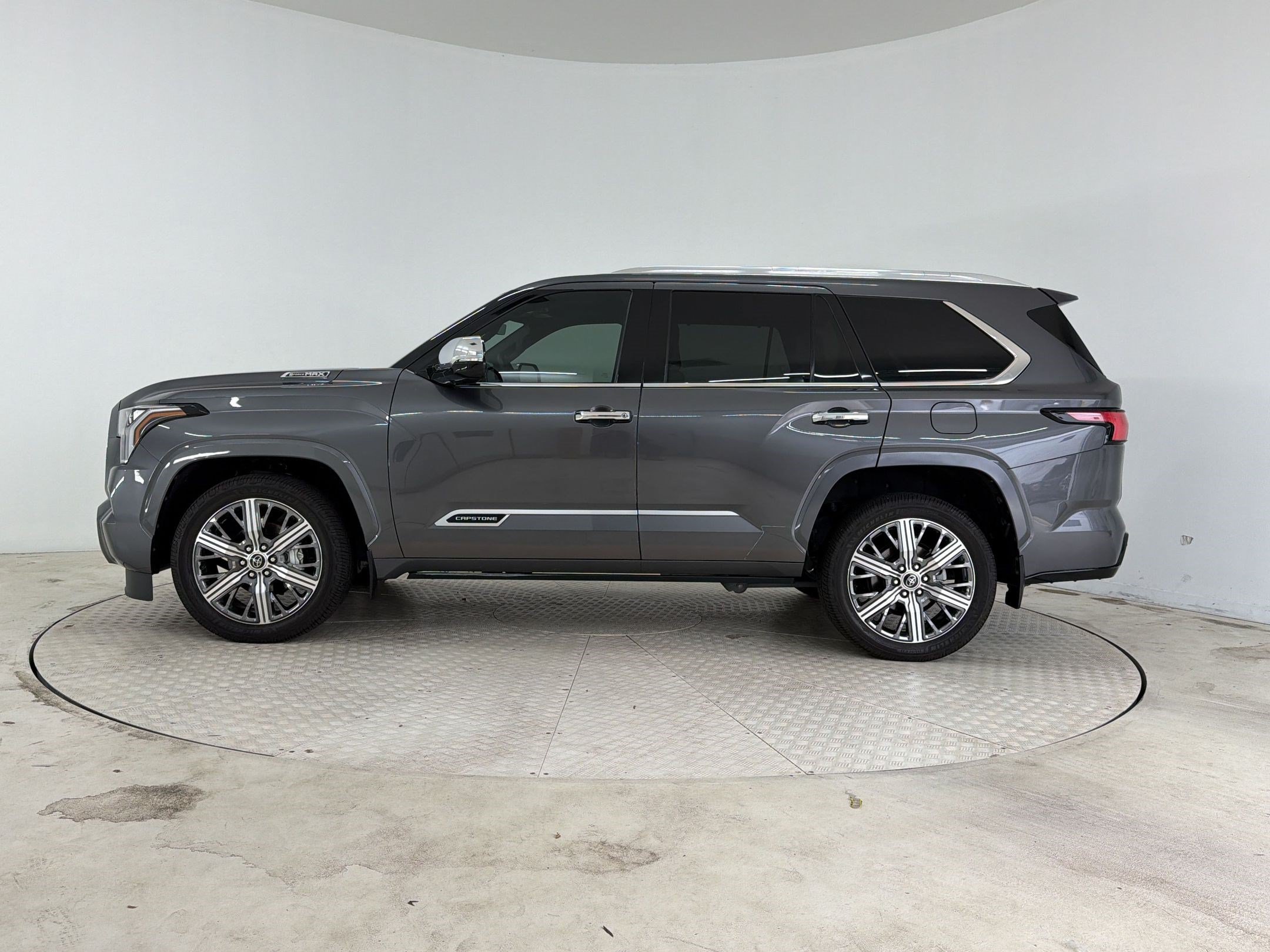 Used 2023 Toyota Sequoia Capstone AWD/4WD image 2