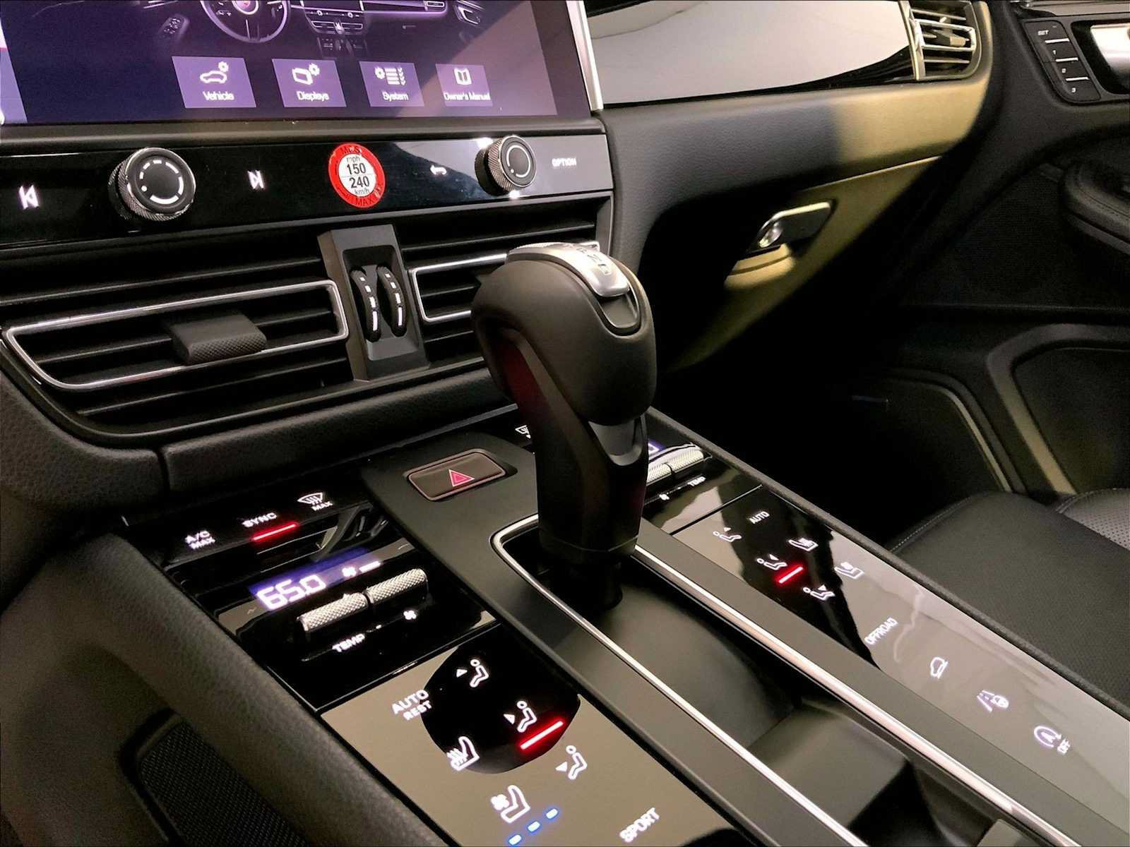 Certified 2026 Porsche Macan AWD/4WD image 17