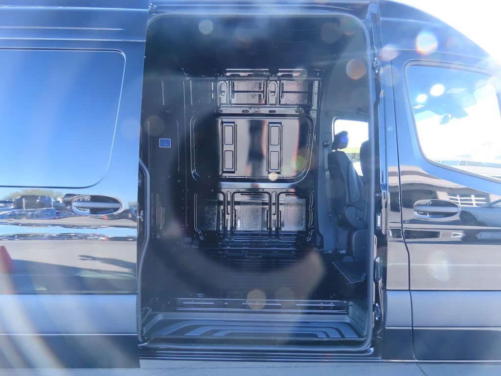 Used 2025 Mercedes-Benz Sprinter 3500 image 21