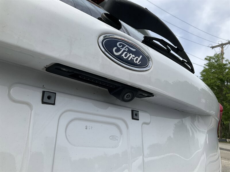 Used 2017 Ford Focus SE w/ Cold Weather Package FWD image 10