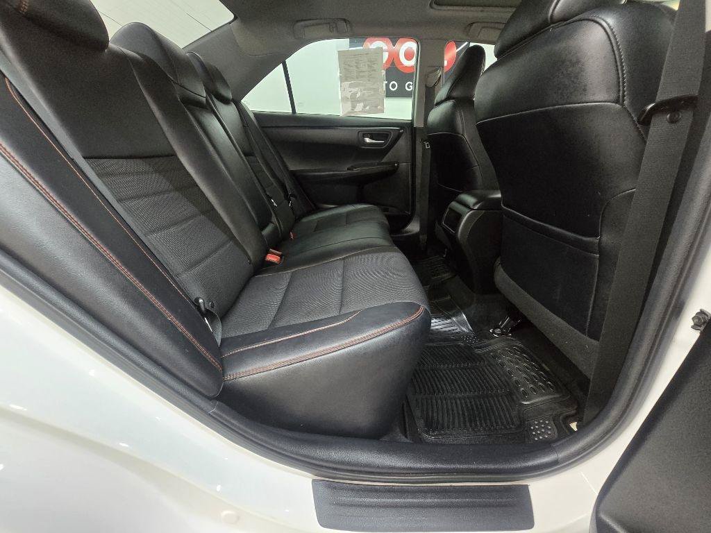Used 2017 Toyota Camry SE w/ Moonroof Package FWD image 19