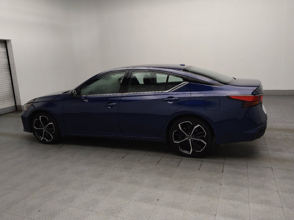 Used 2023 Nissan Altima 2.5 SR w/ SR Premium Package FWD image 3