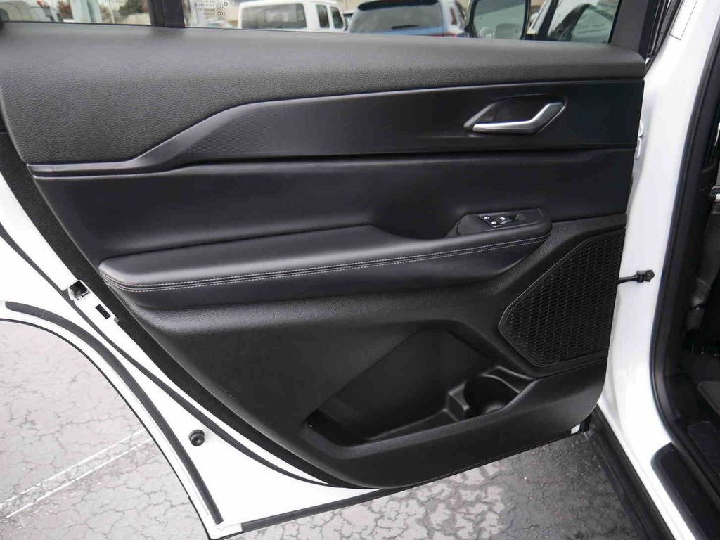 Certified 2024 Jeep Grand Cherokee L Laredo image 13