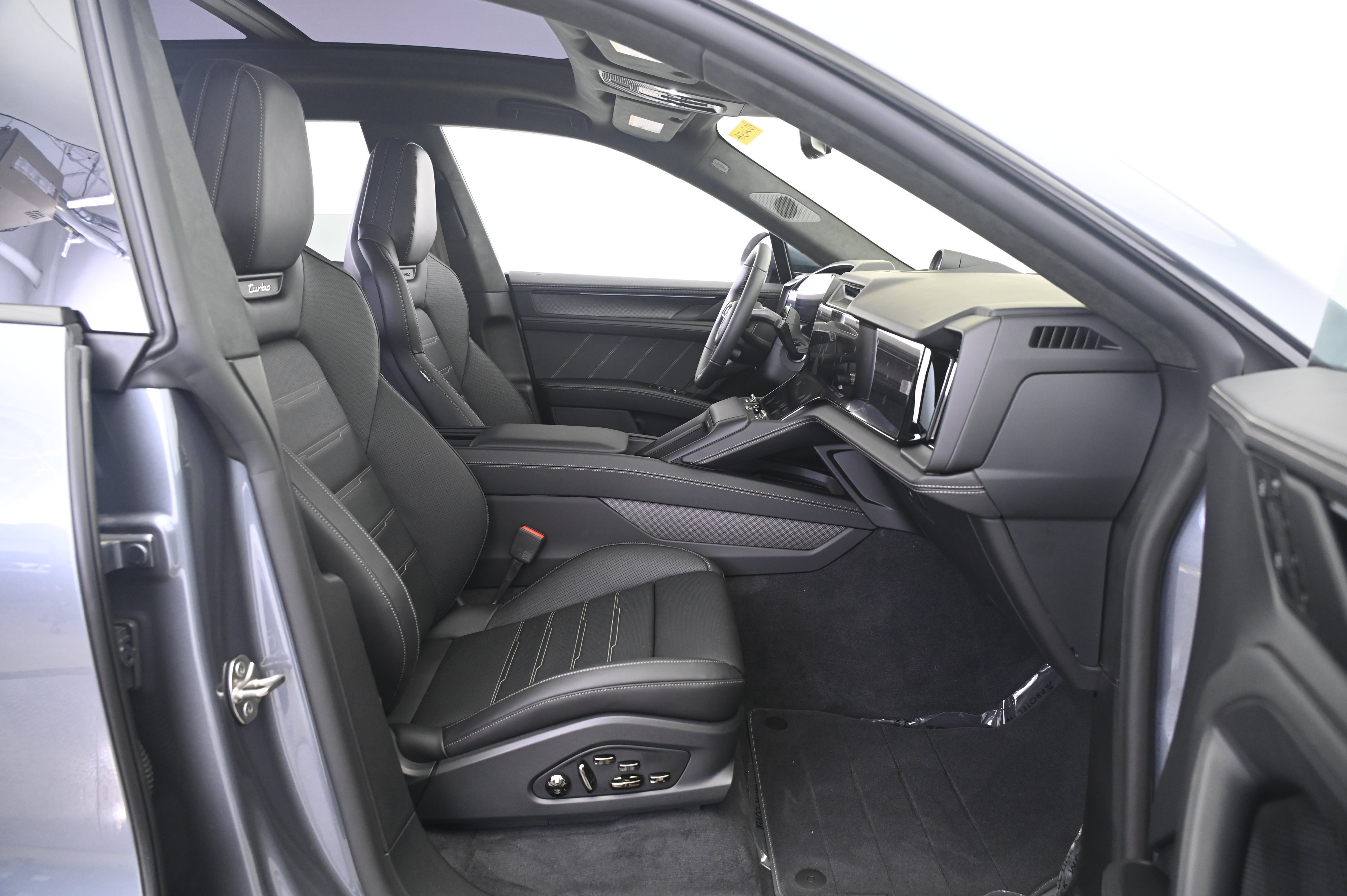 Certified 2026 Porsche Cayenne Turbo AWD/4WD image 24