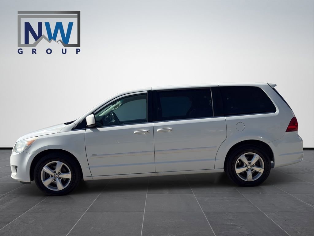 Used 2009 Volkswagen Routan SEL image 3
