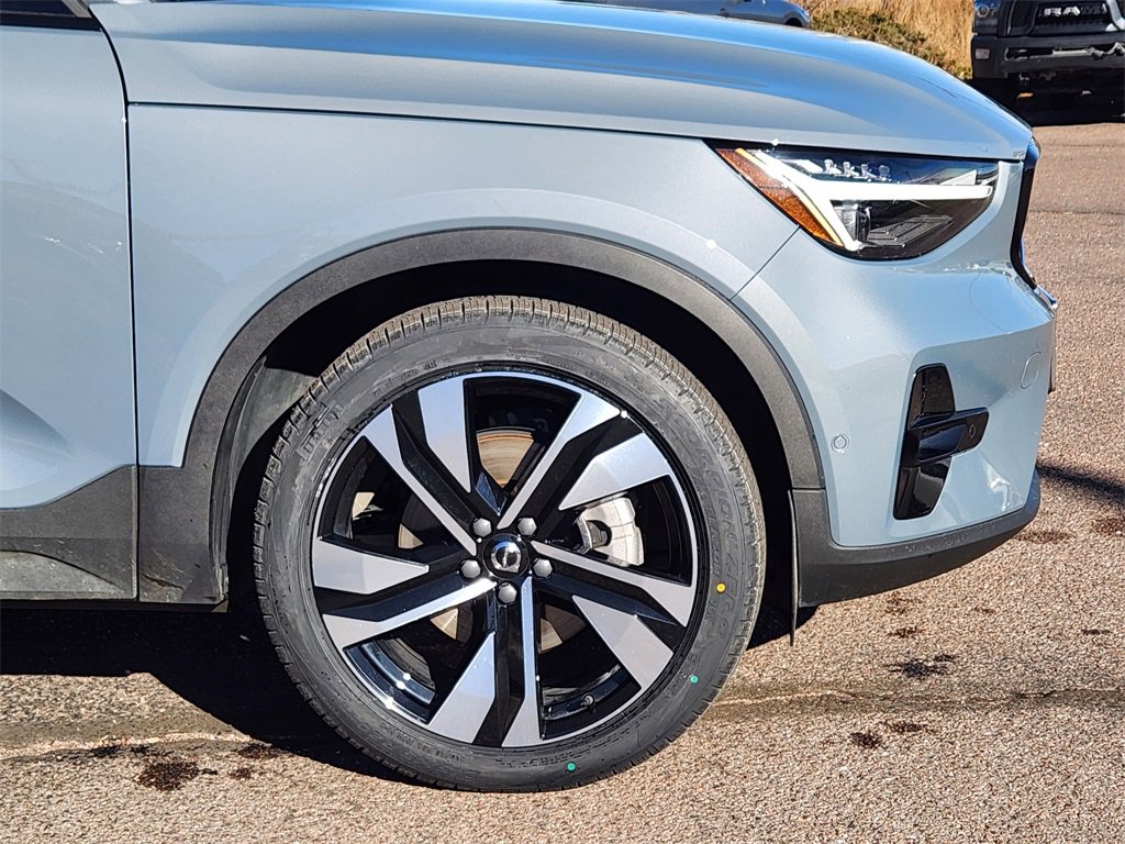 Used 2023 Volvo XC40 B5 Ultimate image 28