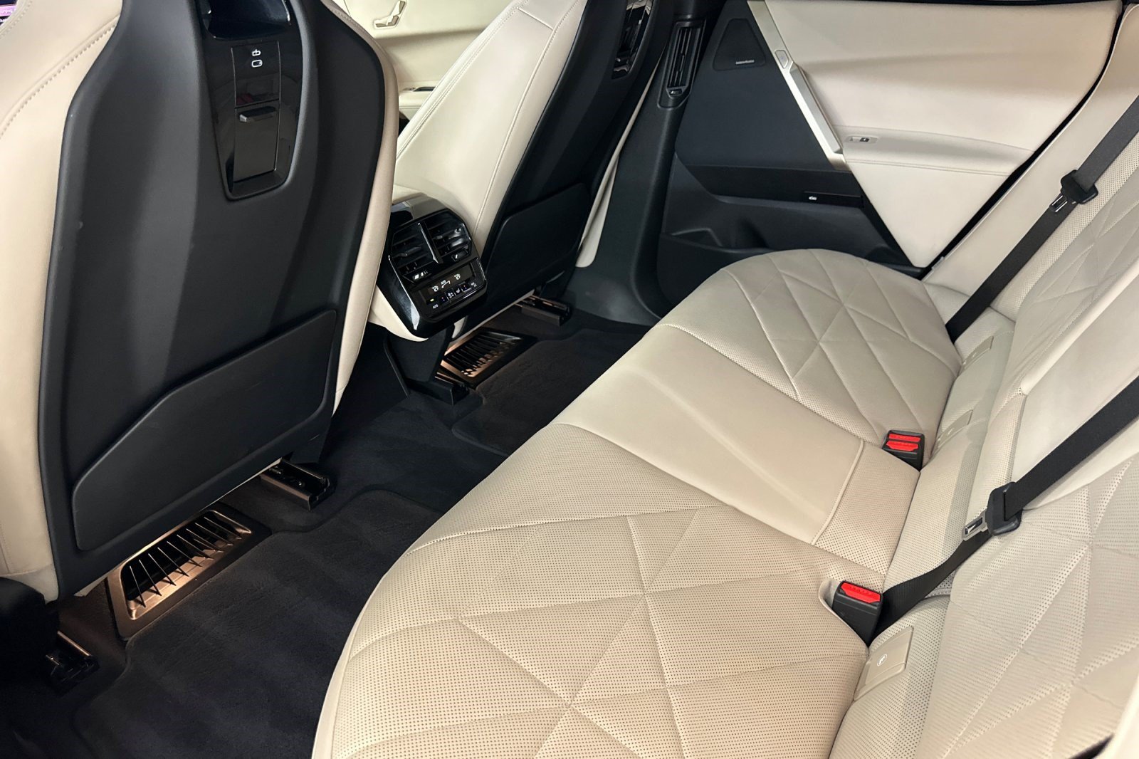 Certified 2024 BMW iX xDrive50 w/ Sport Package AWD/4WD image 26