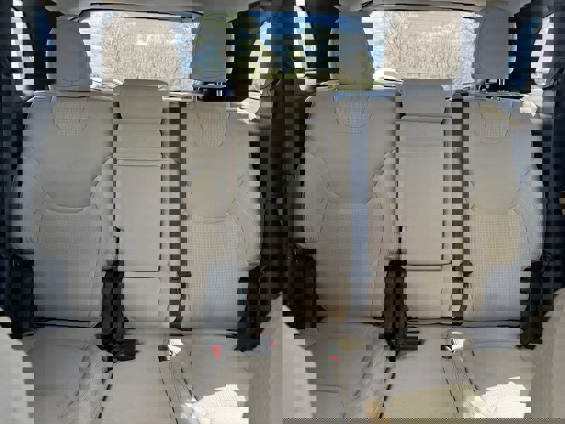 Used 2015 Jeep Cherokee Latitude w/ Comfort/Convenience Group image 19