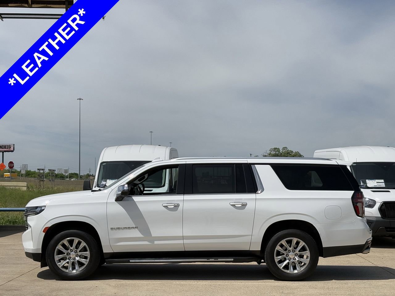 Used 2023 Chevrolet Suburban Premier image 3
