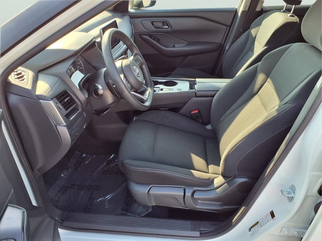 Used 2024 Nissan Rogue S FWD image 21