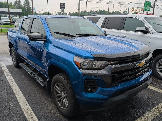 Used 2023 Chevrolet Colorado LT w/ LT Convenience Package AWD/4WD image 3