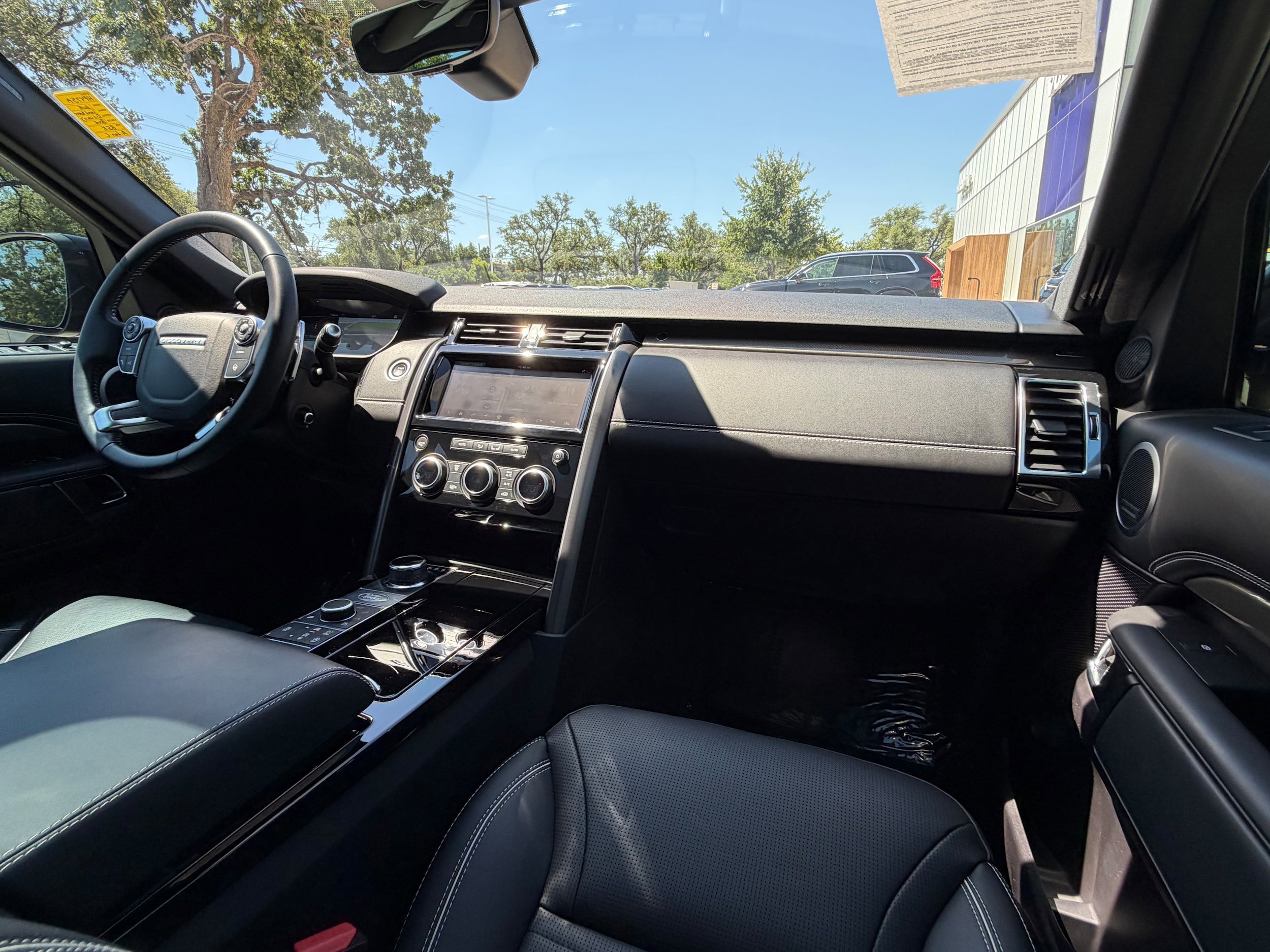Used 2018 Land Rover Discovery HSE Luxury AWD/4WD image 13