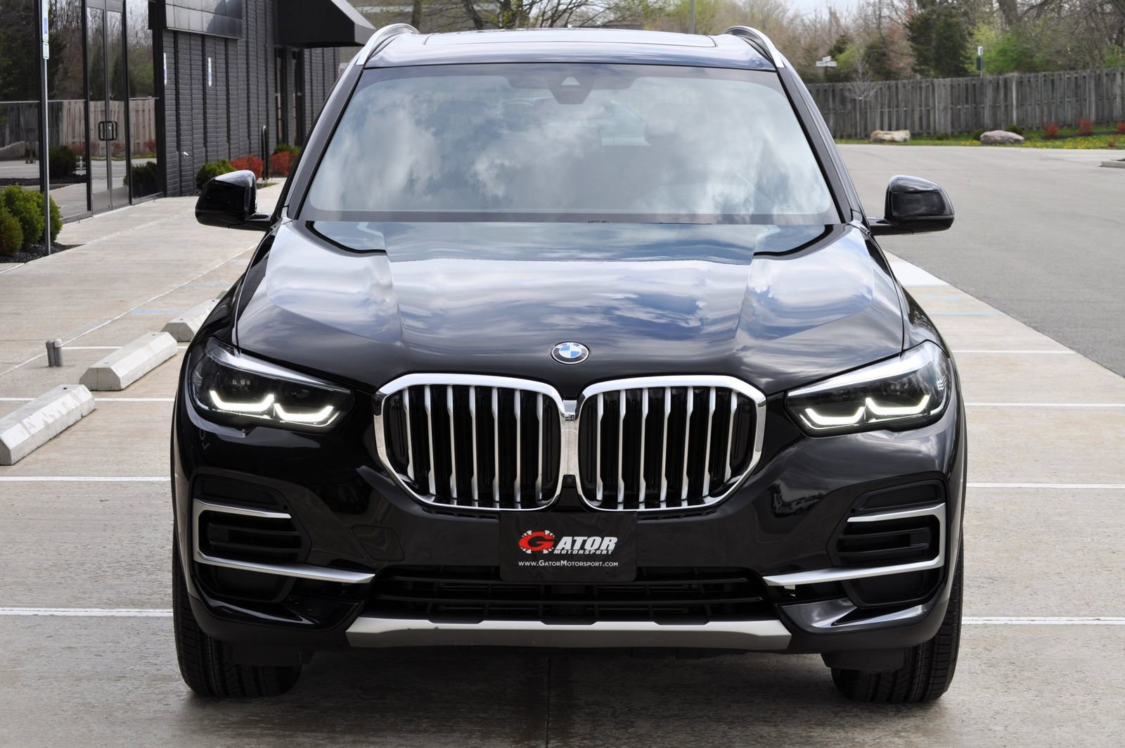 Used 2023 BMW X5 xDrive40i w/ Parking Assistance Package AWD/4WD image 3