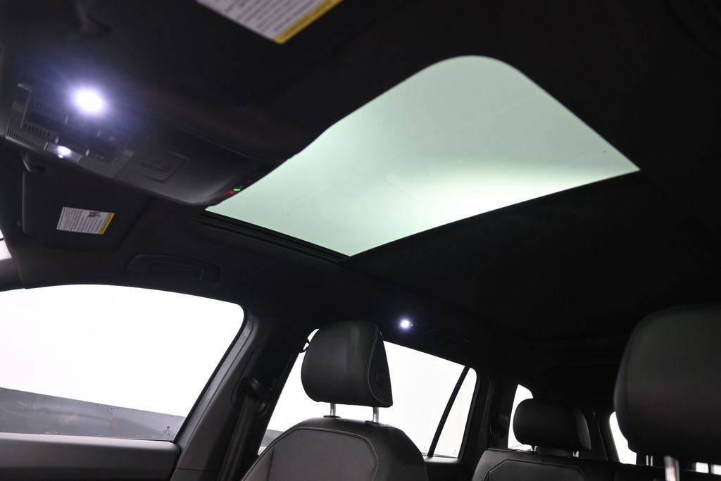 Used 2021 Volkswagen Tiguan SE FWD image 23