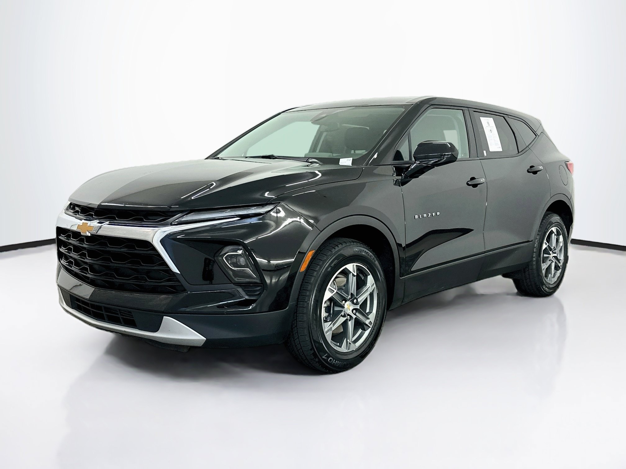 Used 2025 Chevrolet Blazer LT AWD/4WD image 3