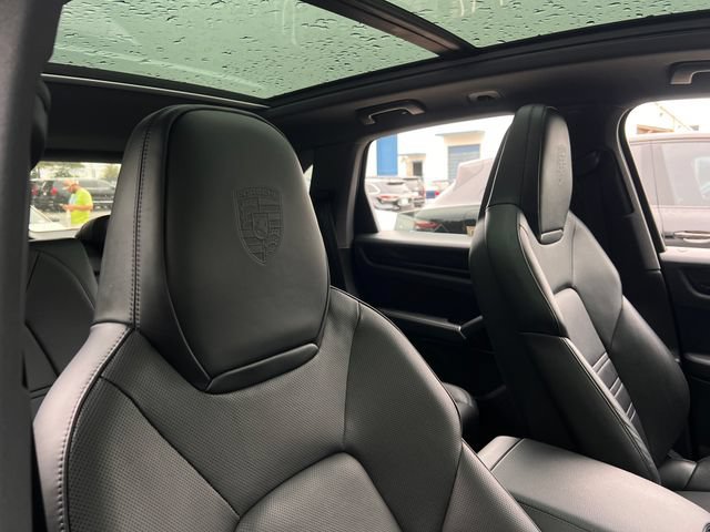 Used 2023 Porsche Cayenne AWD/4WD image 39