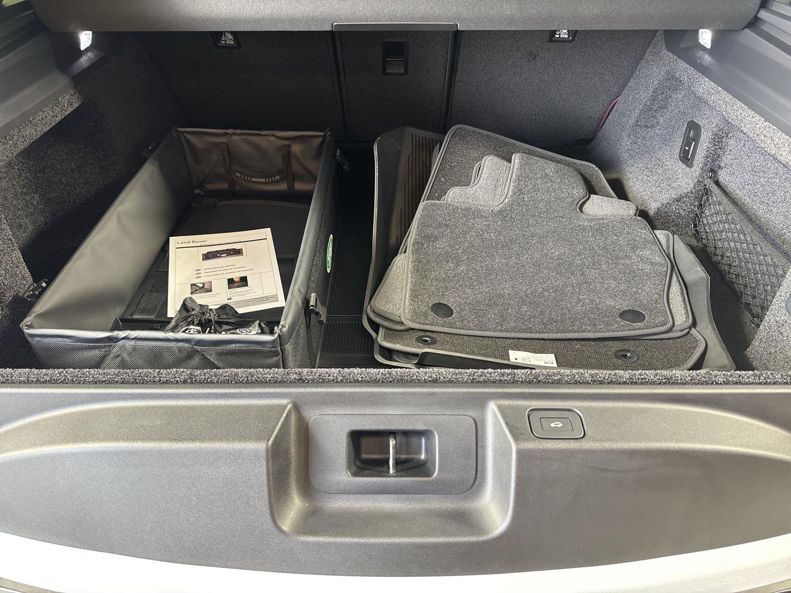 New 2025 Land Rover Range Rover SE image 30