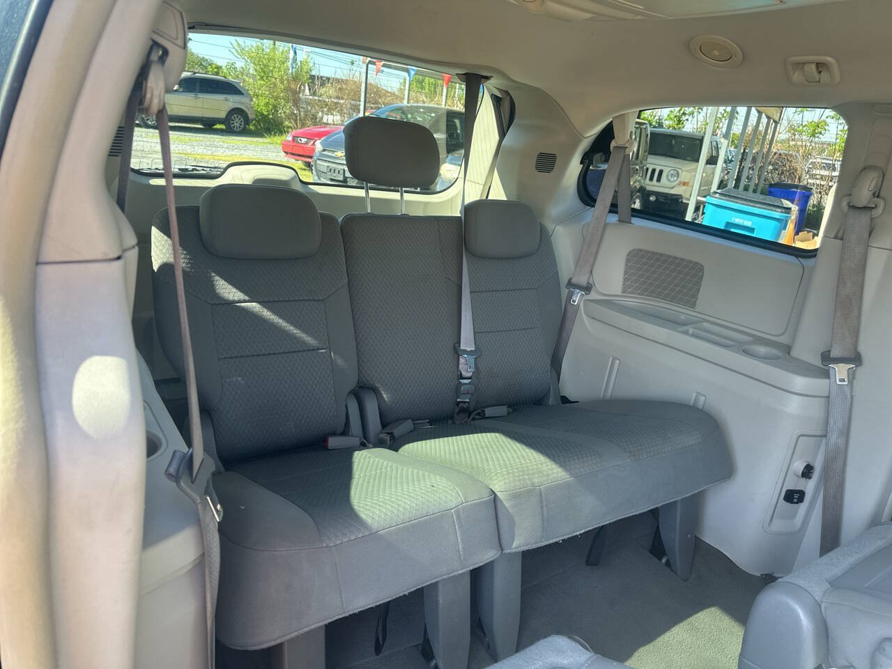Used 2010 Chrysler Town & Country Touring FWD image 12