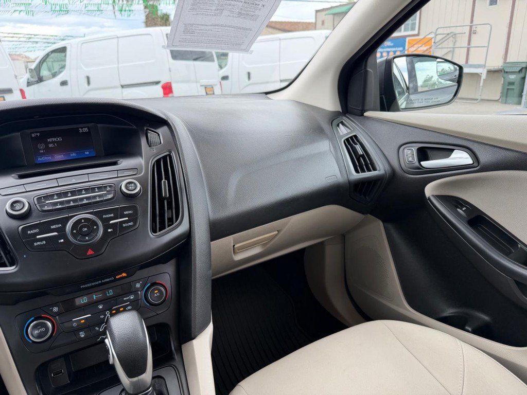 Used 2017 Ford Focus SE FWD image 26