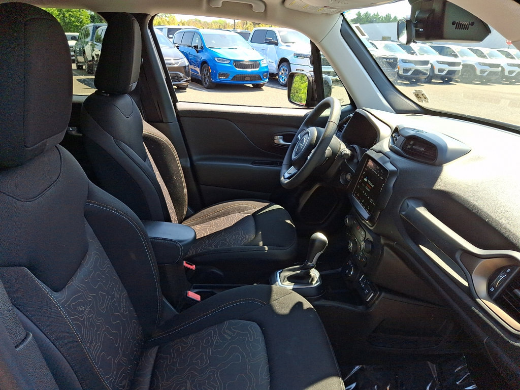 Certified 2023 Jeep Renegade Latitude AWD/4WD image 12