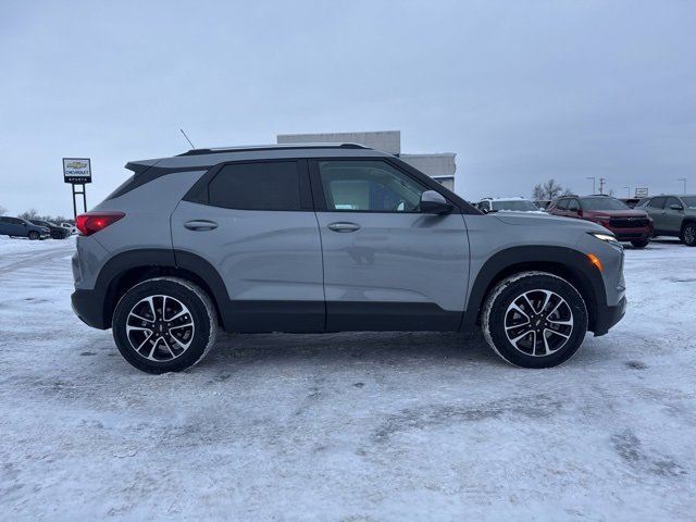 Used 2024 Chevrolet TrailBlazer LT w/ Convenience Package image 2