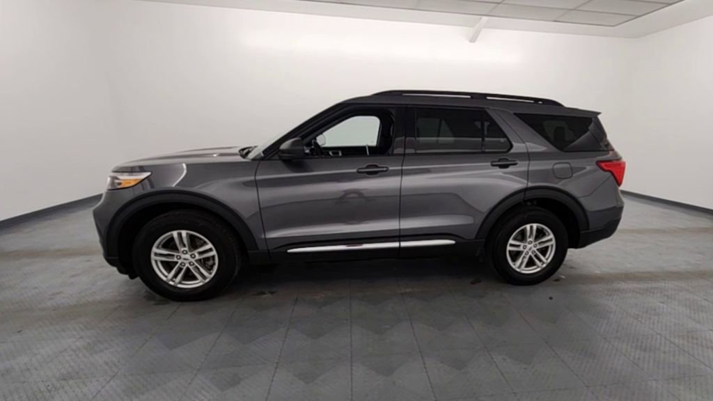 Used 2023 Ford Explorer XLT w/ Equipment Group 202A image 4