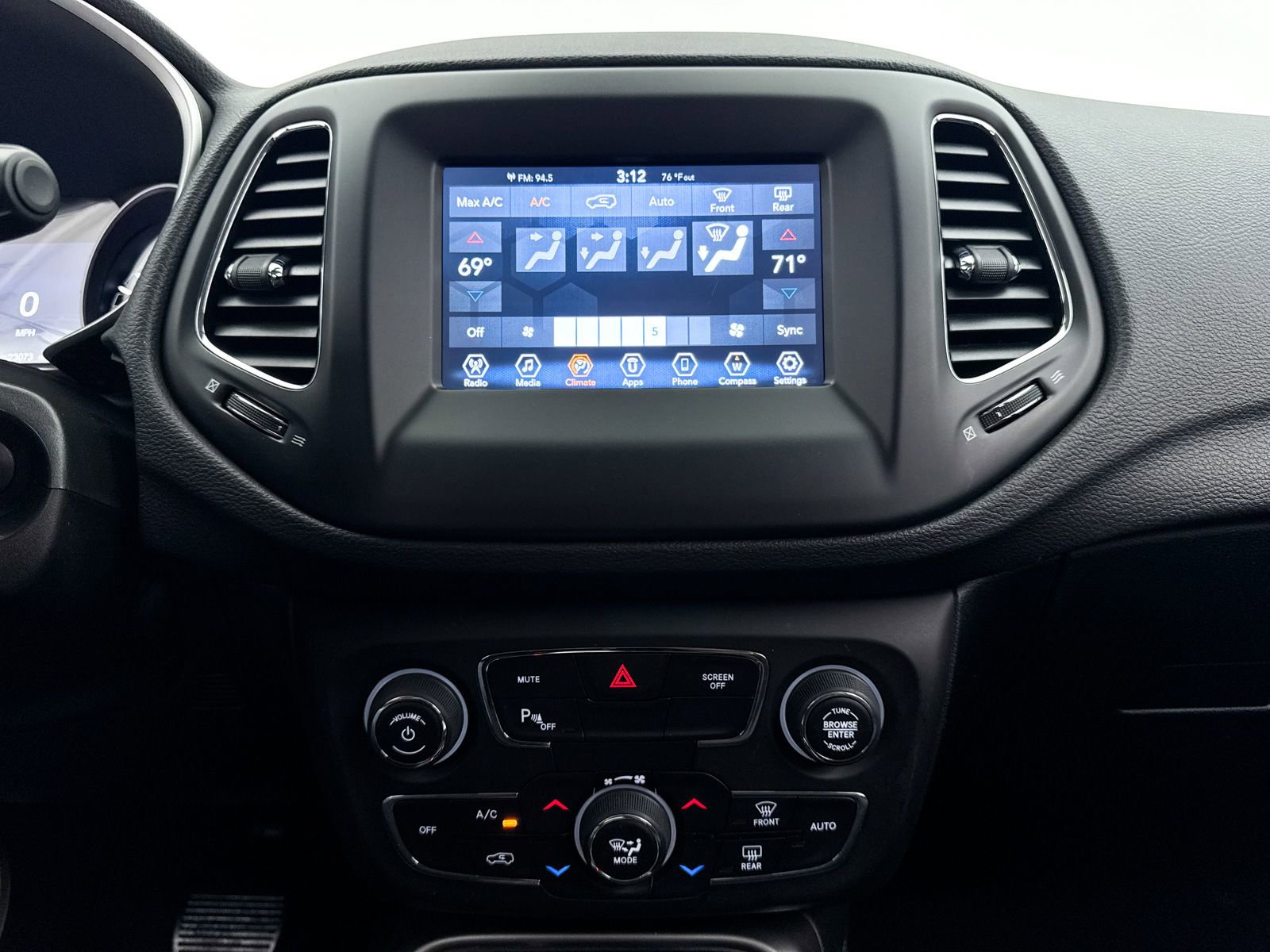 Used 2019 Jeep Compass Sport w/ Tech Group FWD image 23