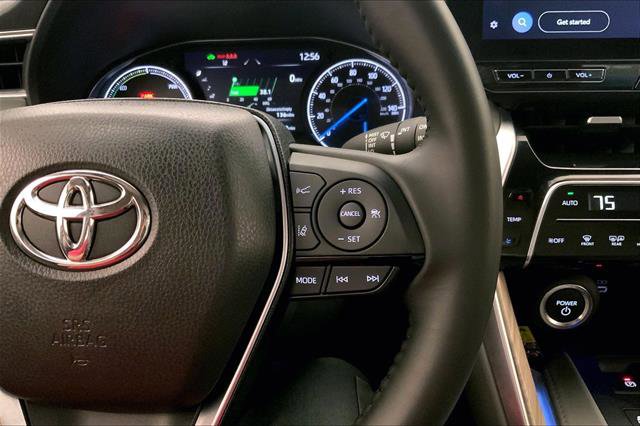 Used 2024 Toyota Venza XLE image 19