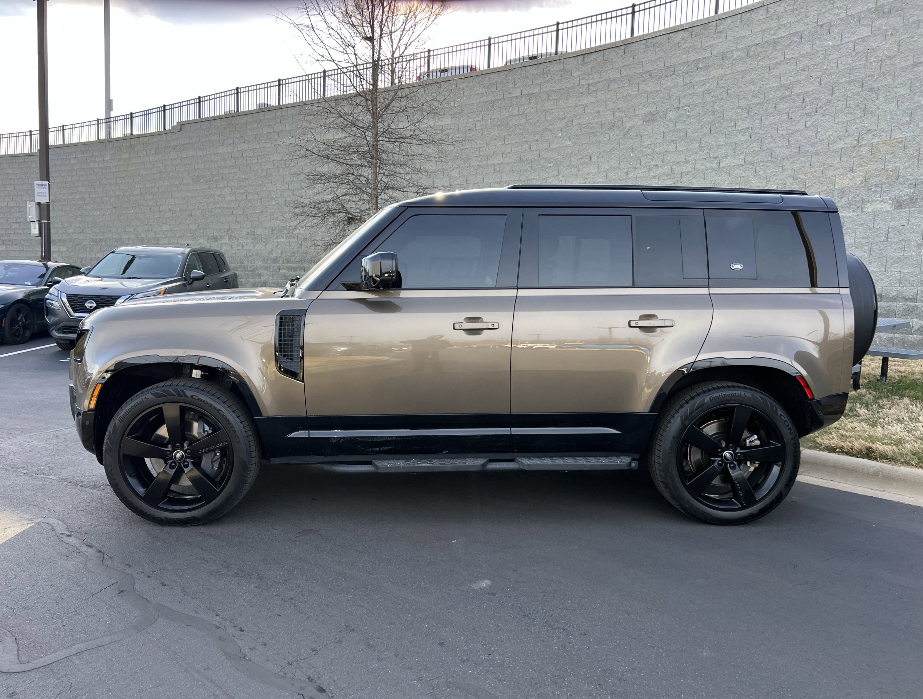 Certified 2024 Land Rover Defender 110 X-Dynamic SE image 4