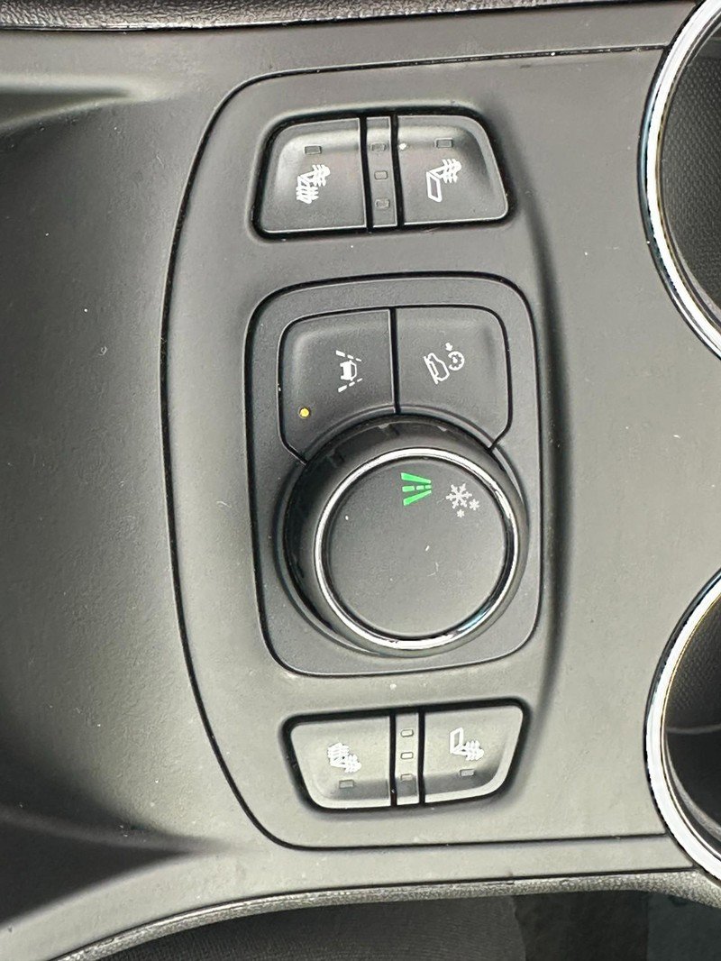 Used 2023 GMC Terrain SLT image 23