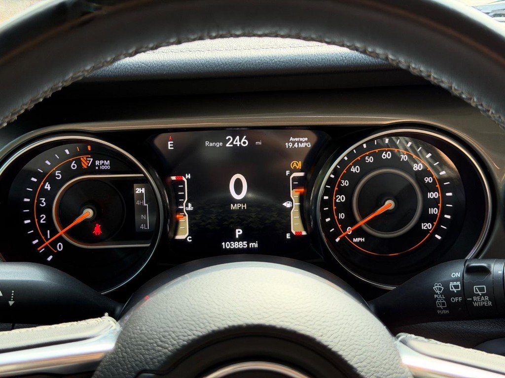 Used 2019 Jeep Wrangler Unlimited Sahara w/ Uconnect 4C Nav & Sound Group AWD/4WD image 17