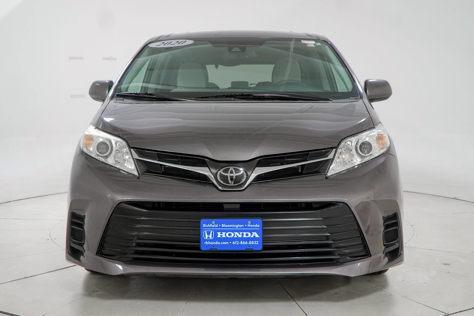 Used 2020 Toyota Sienna LE FWD image 3