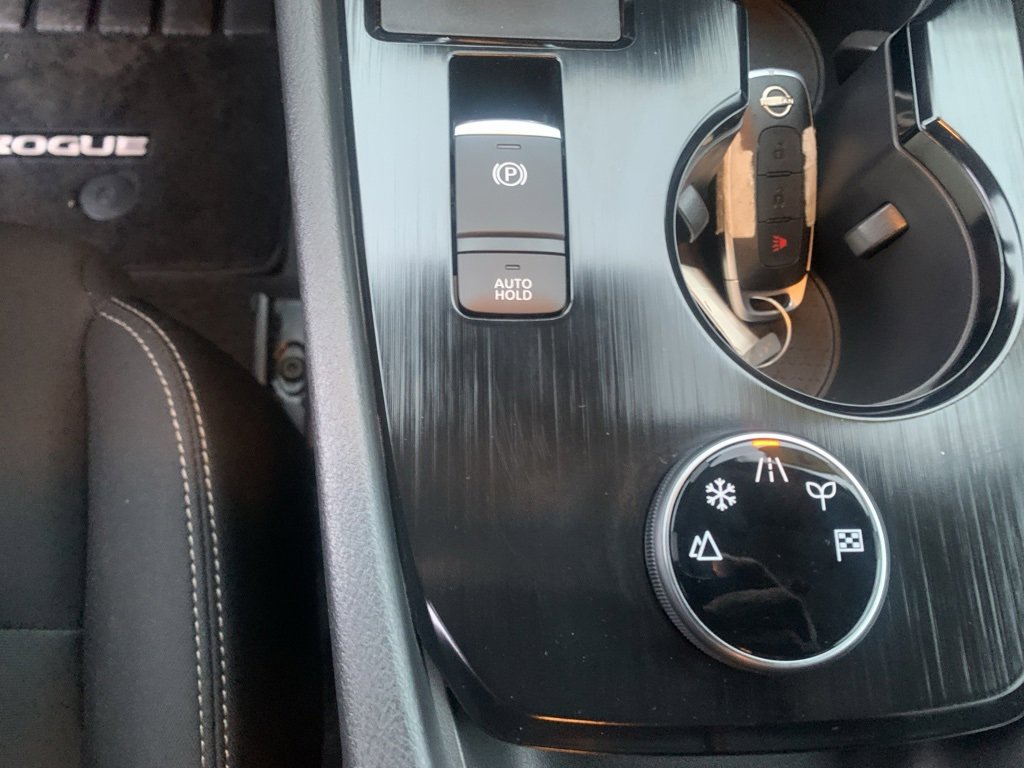 Used 2023 Nissan Rogue S image 12
