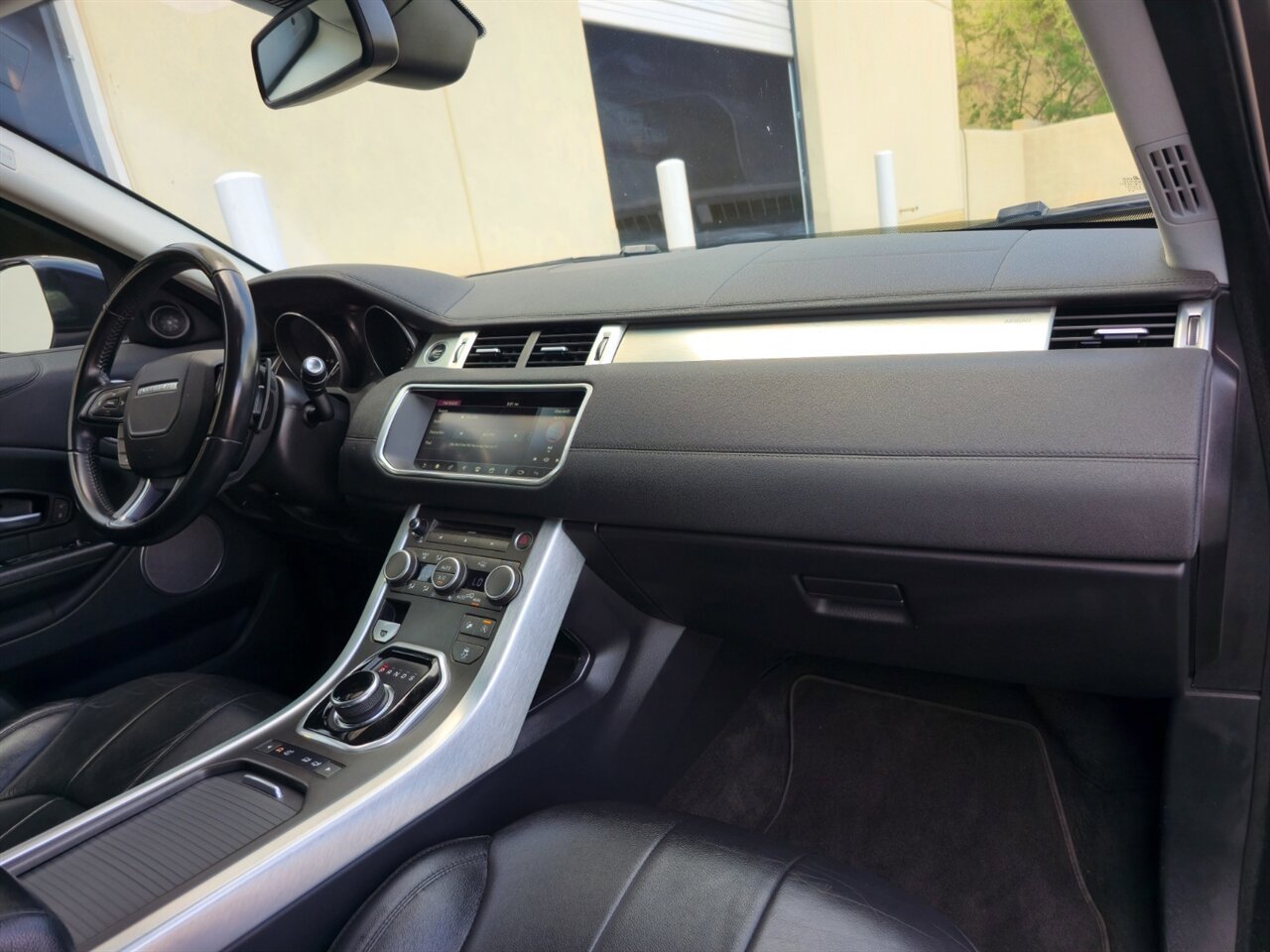 Used 2017 Land Rover Range Rover Evoque SE image 24