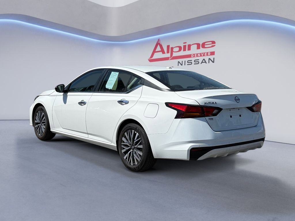 Used 2025 Nissan Altima 2.5 SV image 3