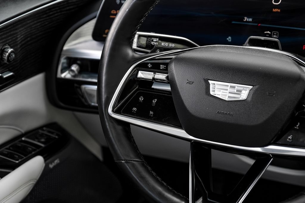 Used 2023 Cadillac Lyriq AWD image 16
