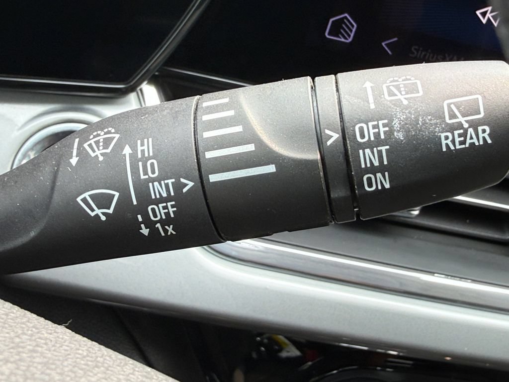 Used 2025 Chevrolet Trax LT FWD image 27