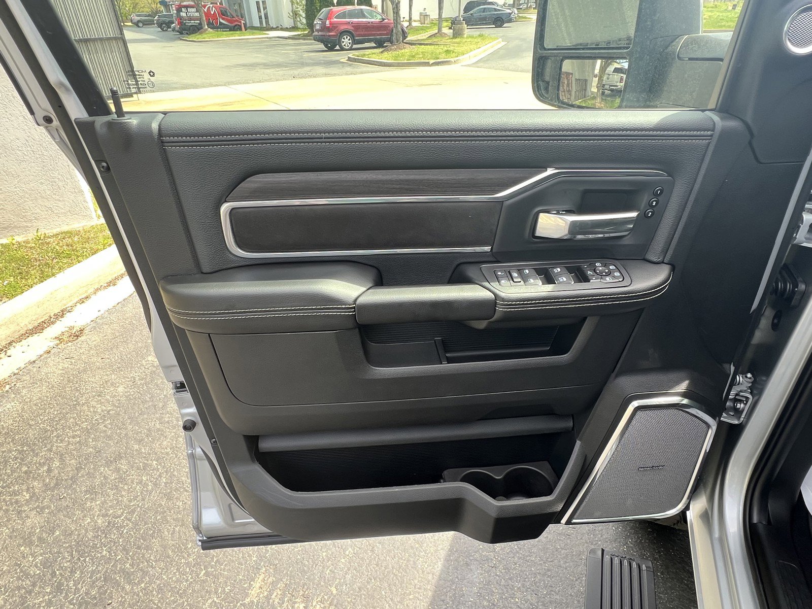 New 2026 RAM 2500 Laramie AWD/4WD image 15