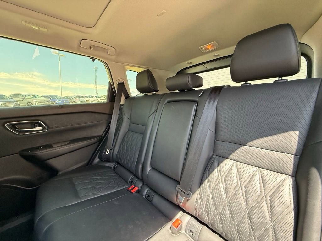 Used 2023 Nissan Rogue Platinum FWD image 22