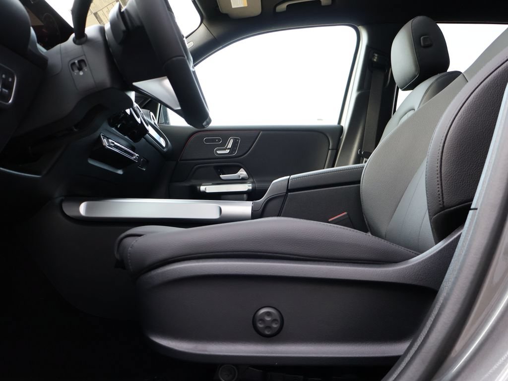 New 2026 Mercedes-Benz GLB 250 4MATIC image 39