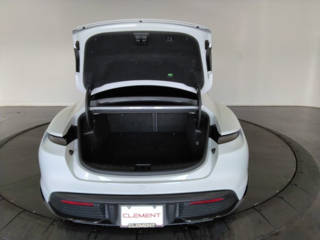 Used 2022 Porsche Taycan image 9