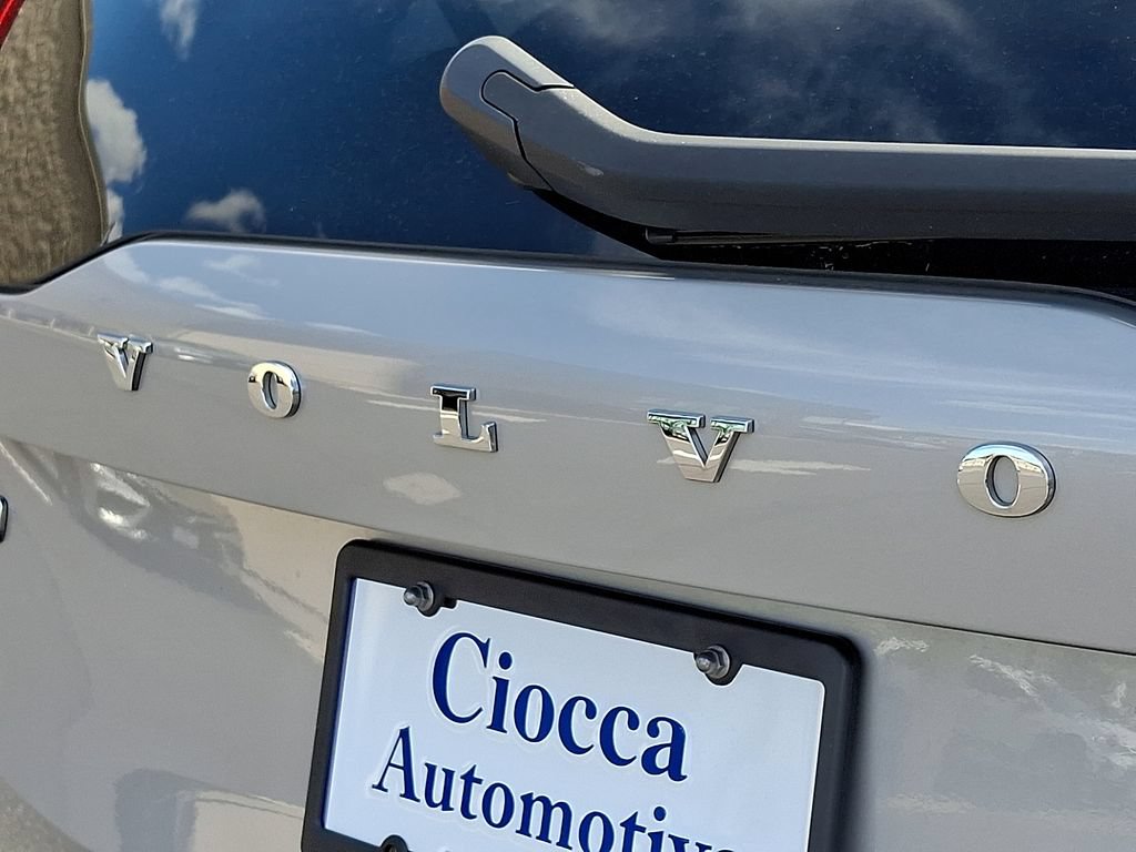 Used 2023 Volvo XC90 B5 Plus AWD/4WD image 32