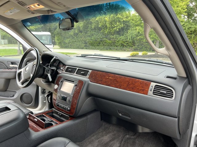 Used 2013 Chevrolet Avalanche LTZ AWD/4WD image 29