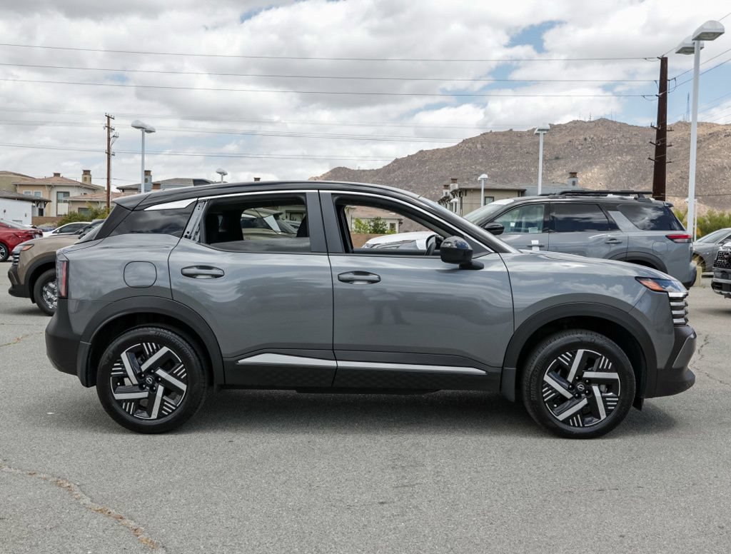 Used 2025 Nissan Kicks SV FWD image 3