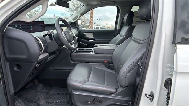 New 2025 Ford Expedition Active image 9